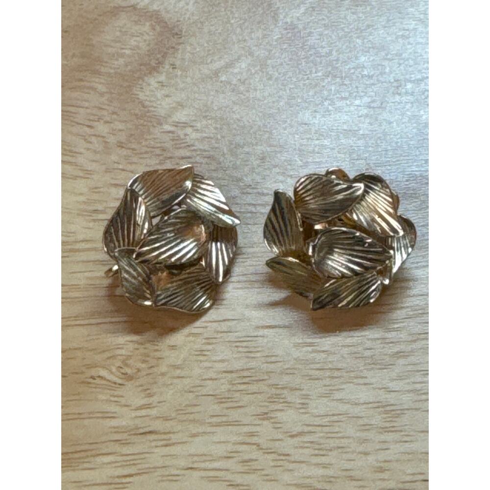 Vintage Star Gold Tone‎ Leaf Earrings clip on